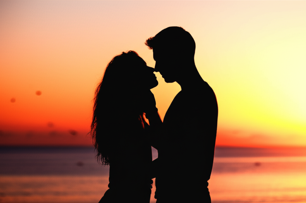 Pareja feliz que se conoció en LIGAME